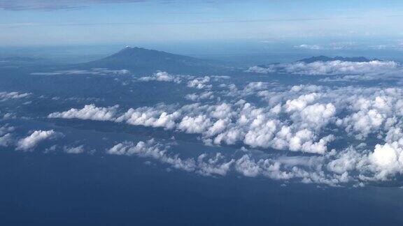 飞越菲律宾的云层