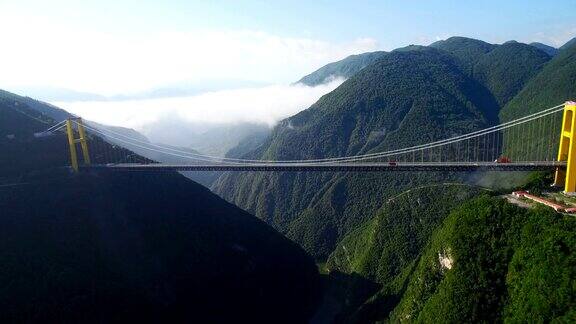 峡谷四渡河吊桥鸟瞰图中国湖北