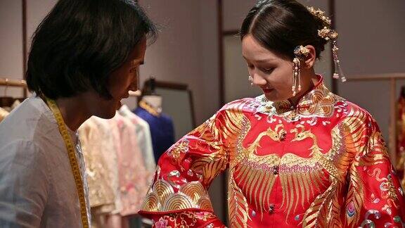 男中国婚纱设计师适合年轻的新娘