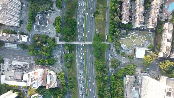 中国深圳密集的房屋和城市道路