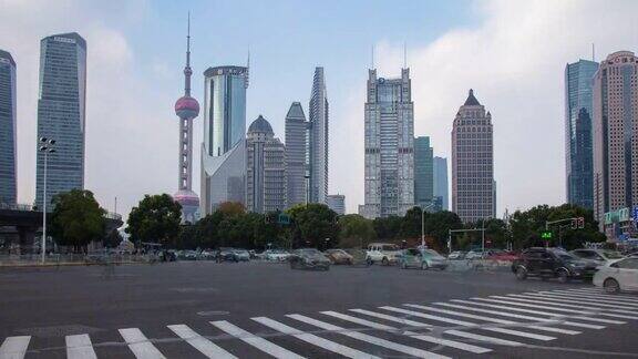 上海的城市和繁忙的城市街道