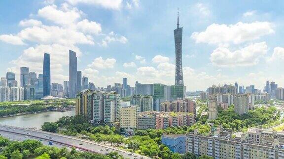广州金融区与移动的云在白天中国广东省广州市