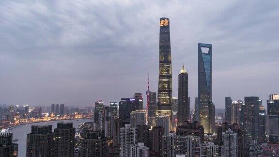 PAN上海高架景观从白天到夜晚中国上海