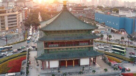 中国日落时西安钟楼鸟瞰图