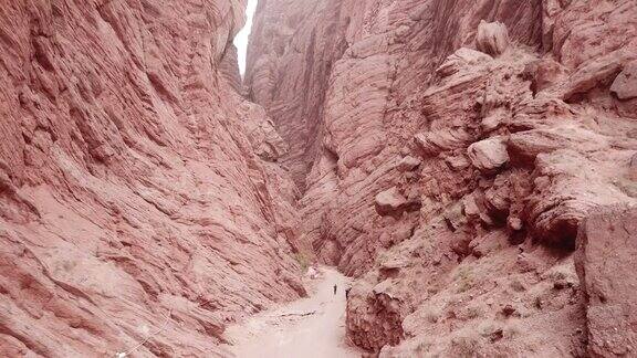新疆省的库车大峡谷