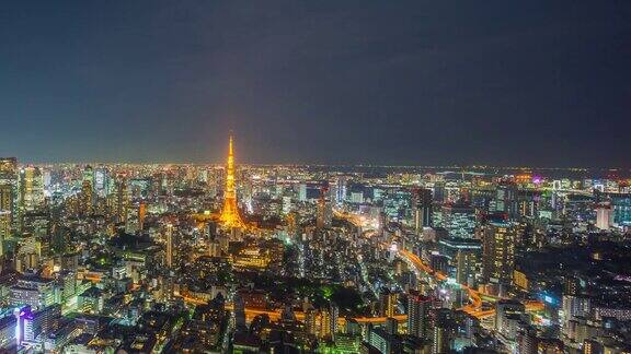 东京交通和东京塔的夜晚