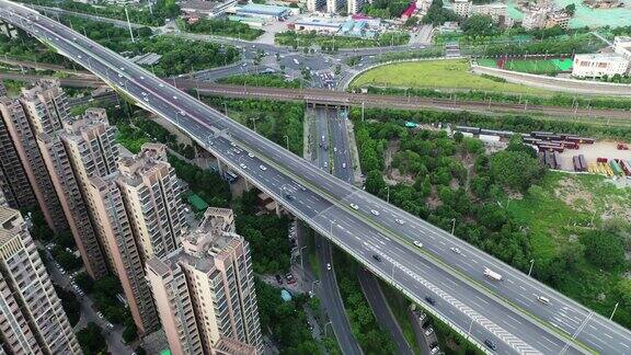 鸟瞰城市的高架桥立体交通景观