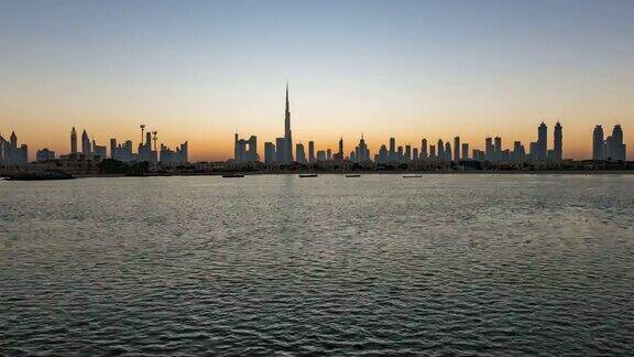 从夜晚到白天时间流逝迪拜在日出阿联酋迪拜