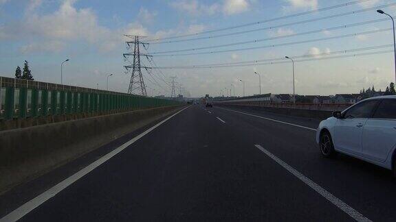 实时汽车在高速公路上行驶上海中国