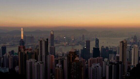 香港城市的从白天到晚上的时间从太平山顶