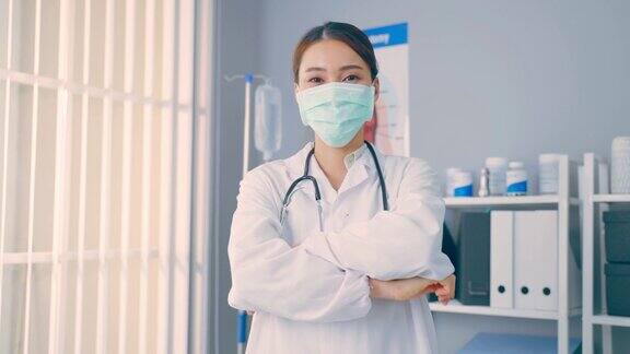 女医生戴着外科防护口罩自信的站在镜头前
