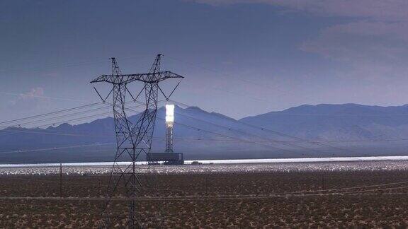 无人机飞过艾文帕太阳能设施的电力线