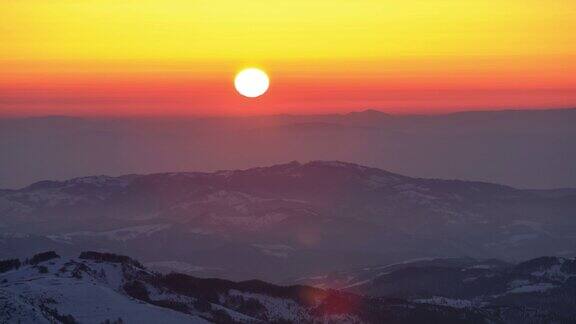 日出在山上的时间流逝