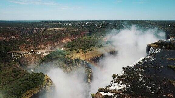 鸟瞰维多利亚瀑布位于非洲津巴布韦和赞比亚边境的ShunguNamutitima维多利亚大瀑布是世界上最美丽的奇迹之一空中射击