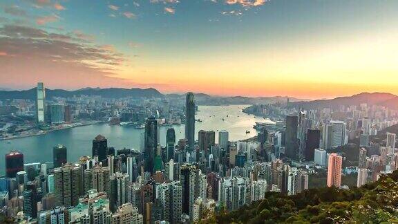 4K拍摄维多利亚港清晨日出时的香港城市景观