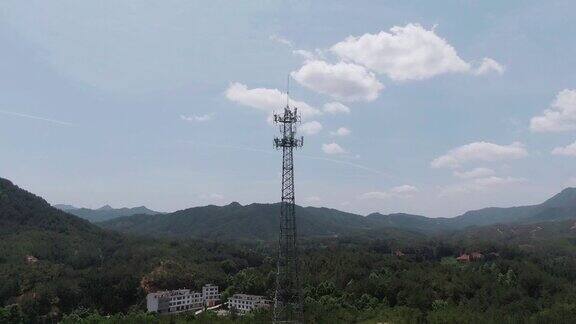 手机5G网络塔建在山上