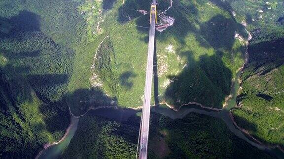 峡谷四渡河吊桥鸟瞰图中国湖北