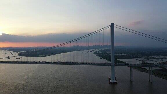 日落时跨海大桥全景