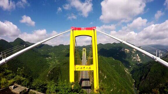 峡谷四渡河吊桥鸟瞰图中国湖北