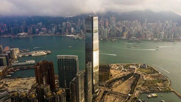 中国香港维多利亚港市区交通的超远景鸟瞰图