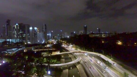 吉隆坡市中心十字路口晚上交通繁忙