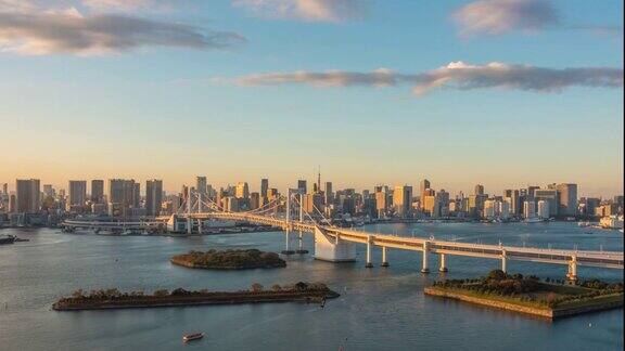 东京塔和彩虹桥构成的东京日本东京