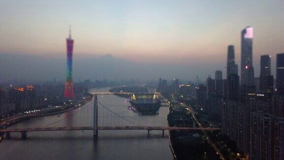 夕阳照亮广州市市中心广州塔江桥航拍全景倾斜4k中国