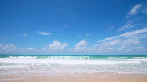 海滩蓝天白云泰国普吉岛