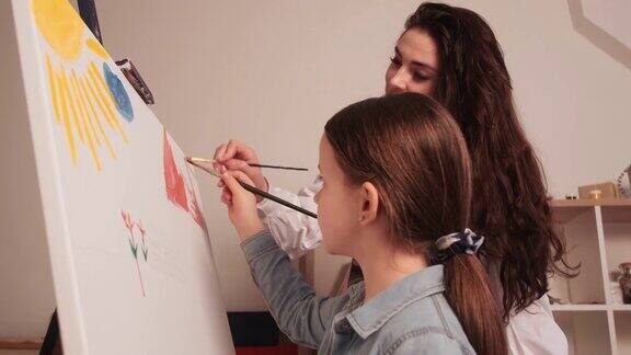 艺术工作室孩子创造力绘画课