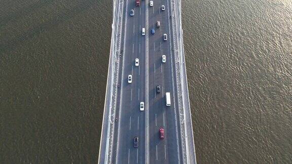 俯瞰水桥上的交通