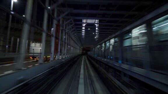 日本东京火车在隧道中行驶