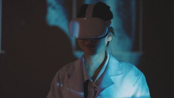 女医生运用了虚拟现实技术的创新