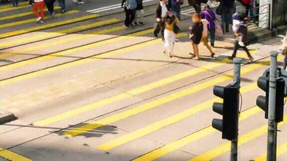 在香港铜锣湾街道十字路口的人的4K时间推移视图香港是亚洲地区的主要金融中心