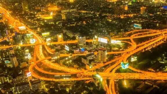 高速公路在城市夜间曼谷泰国