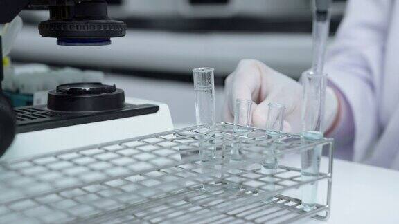 显微镜室实验室技术员从事抗病毒药物的研究与开发