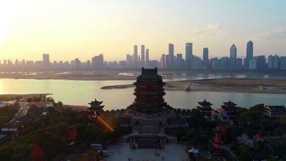 著名的中国古代建筑日落时分的南昌滕王阁