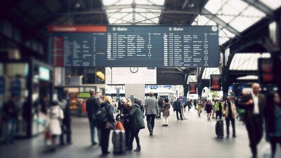 人们在瑞士火车站通勤的Cinemagraph