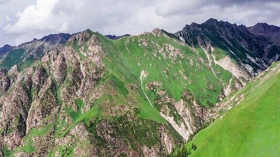 航拍新疆壮山自然景观