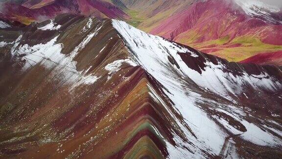 航拍全景彩色的维尼康卡彩虹山秘鲁