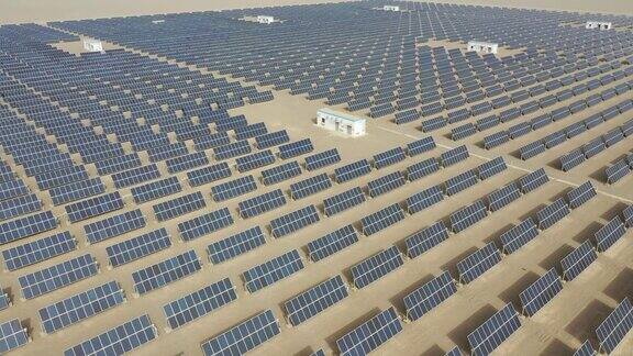 沙漠太阳能光伏电站鸟瞰图