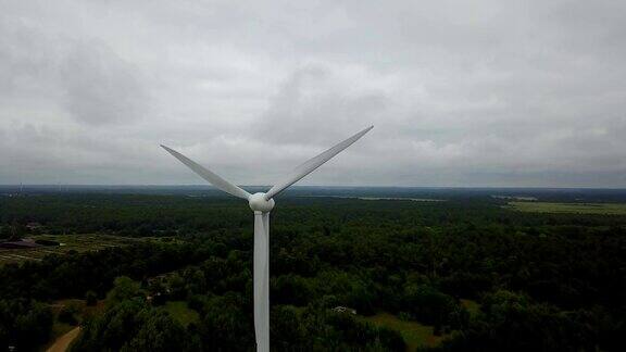 风力发电机北部堡列帕加拉脱维亚波罗的海海滨无人机俯视图4K超高清视频