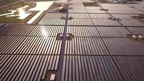 能源站太阳能电池板鸟瞰图