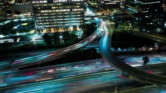 夜间洛杉矶高速公路的空中延时摄影