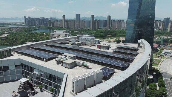 办公大楼屋顶的太阳能瓦片