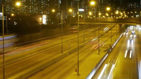 香港市中心夜间的交通状况