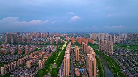 杭州夜间城市的鸟瞰图