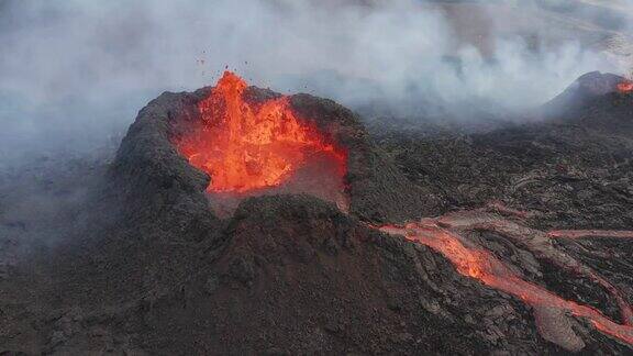 从鸟瞰图上看4k格式的Fagradalsfjall火山喷发熔岩