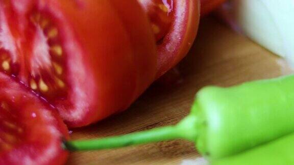 切菜板上的蔬菜特写