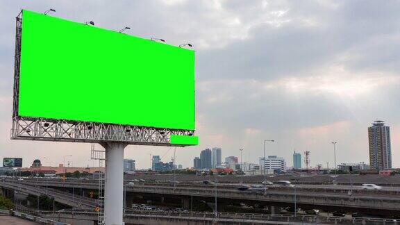 高速公路上广告牌的绿幕