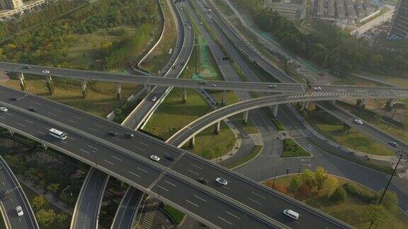 日落时分杭州市交通路口高空俯仰全景4k中国